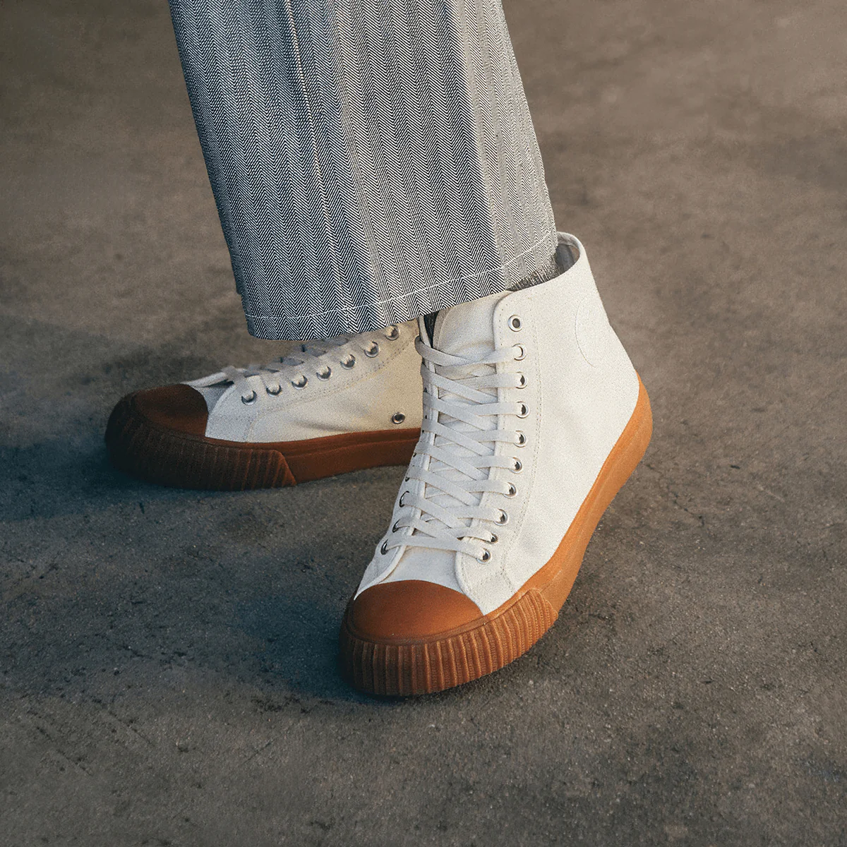 Center High-Top Off-White/Gum - Image 11