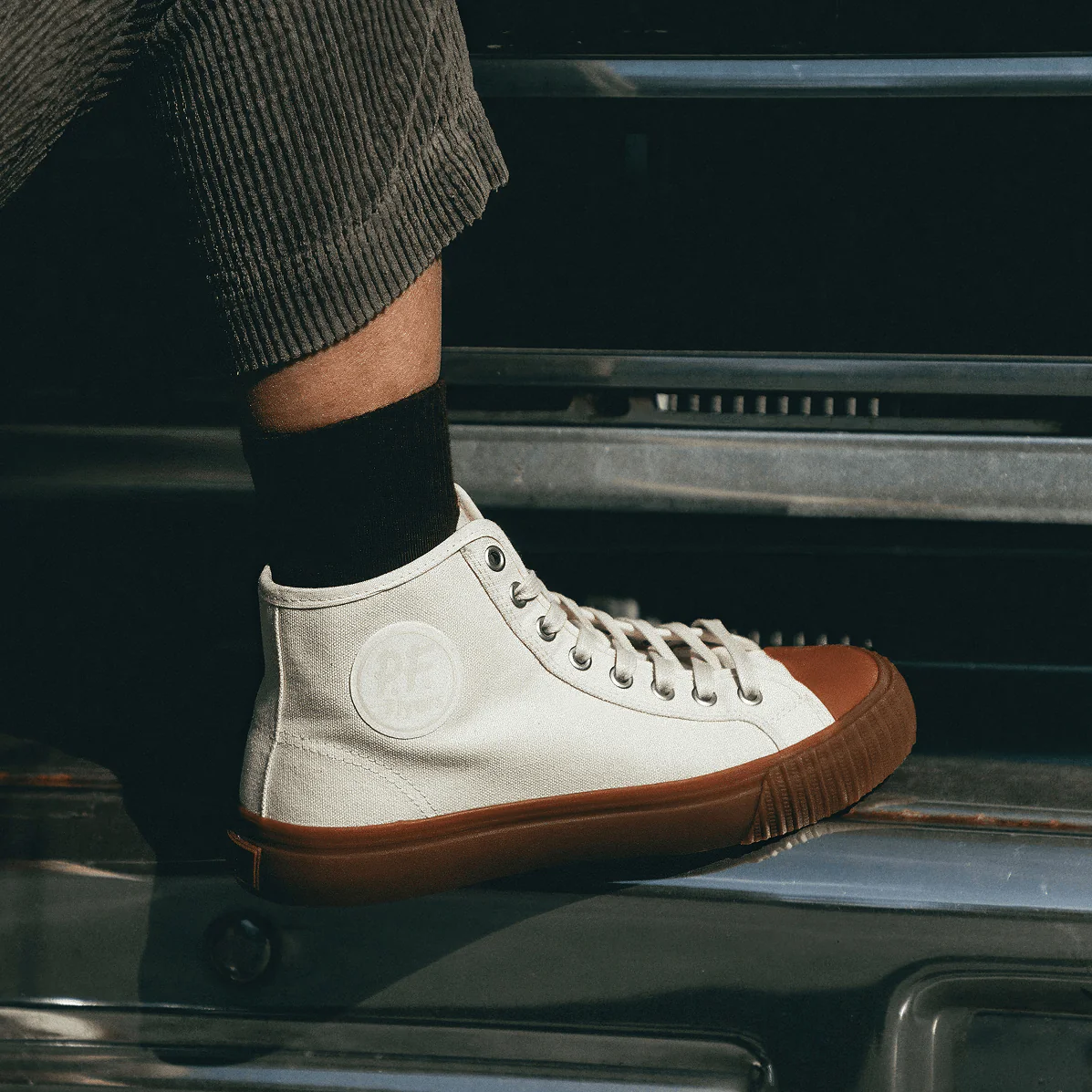 Center High-Top Off-White/Gum - Image 3