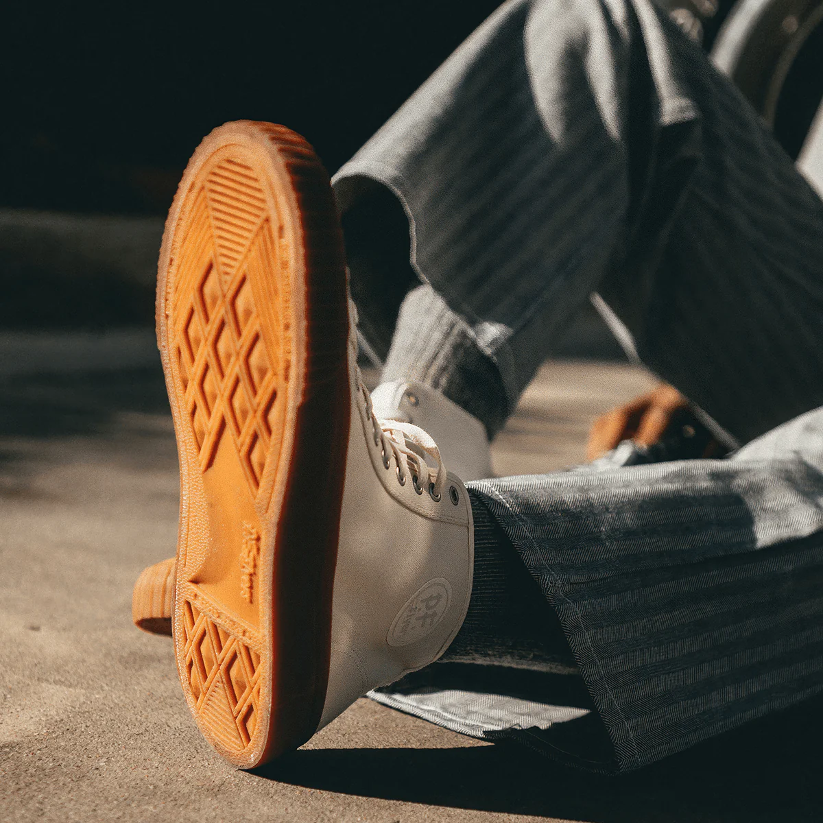 Center High-Top Off-White/Gum - Image 7