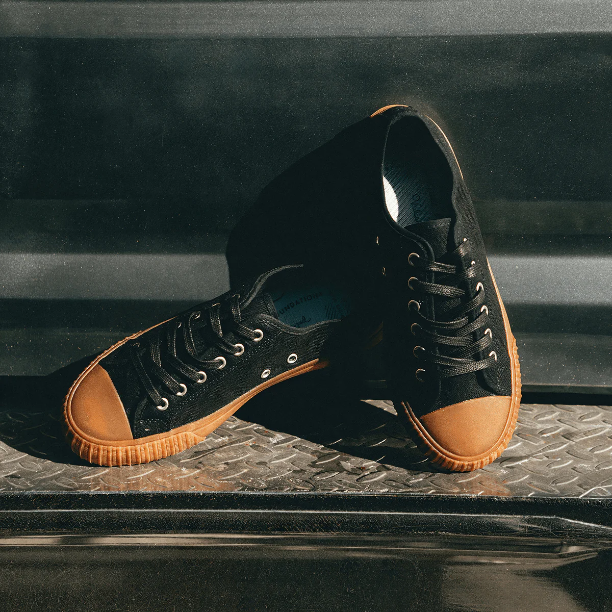 Center Low-Top Black/Gum - Image 3