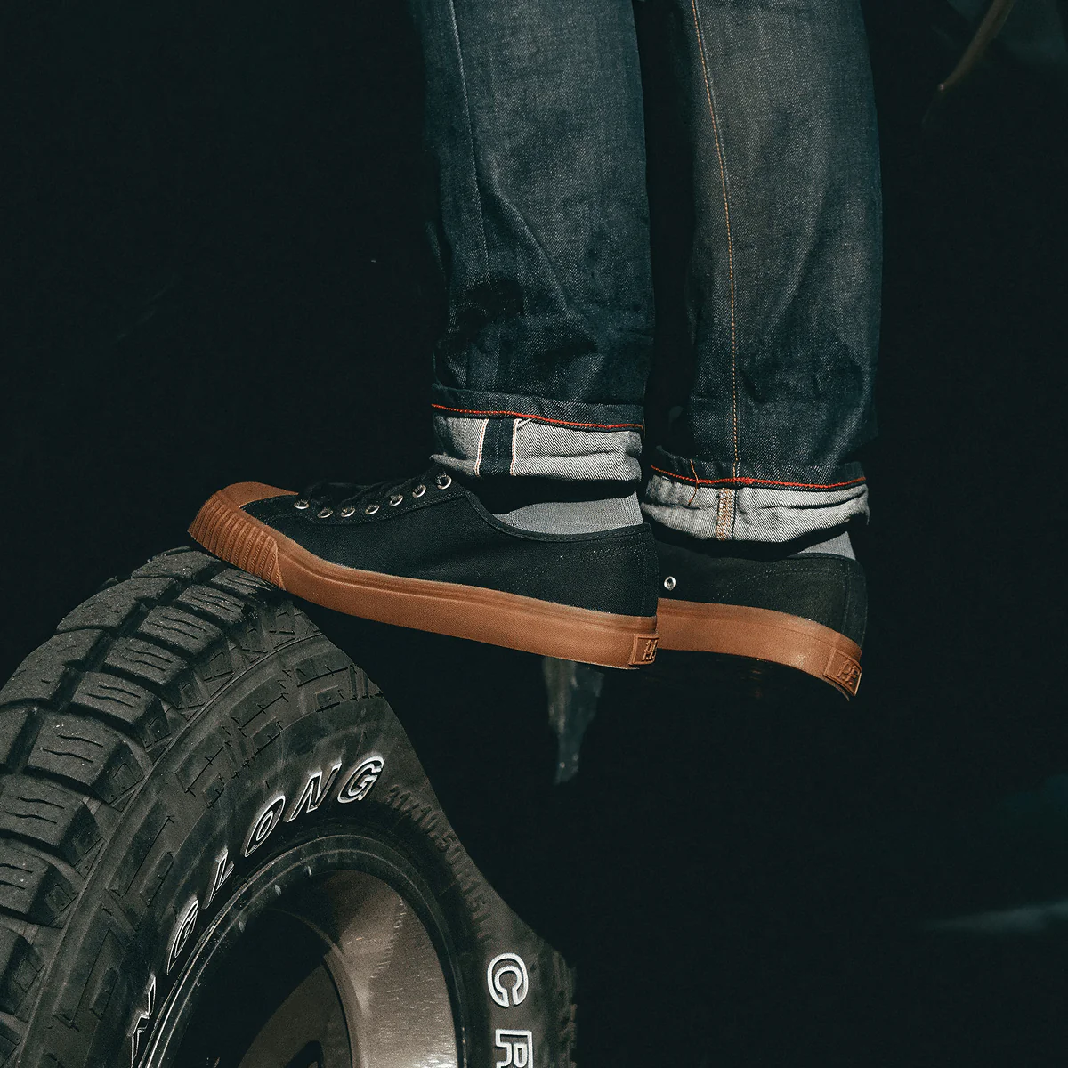 Center Low-Top Black/Gum - Image 7