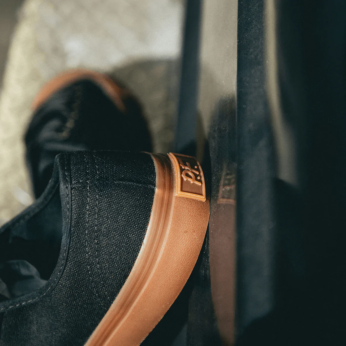 Center Low-Top Black/Gum - Image 8