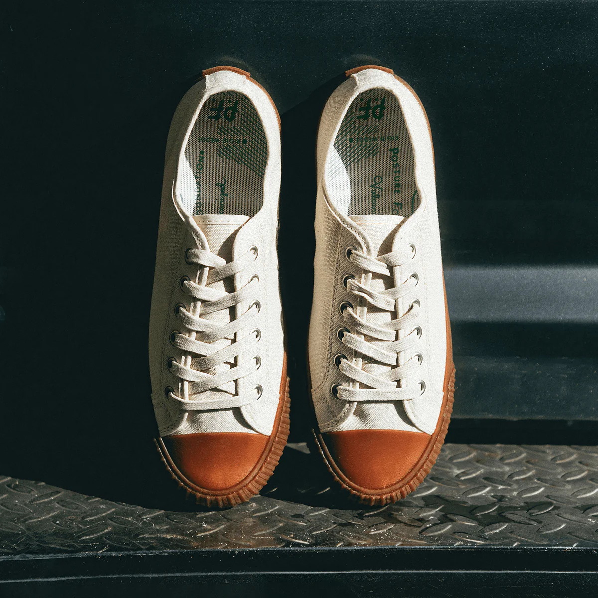 Center Low-Top Off-White/Gum - Image 4