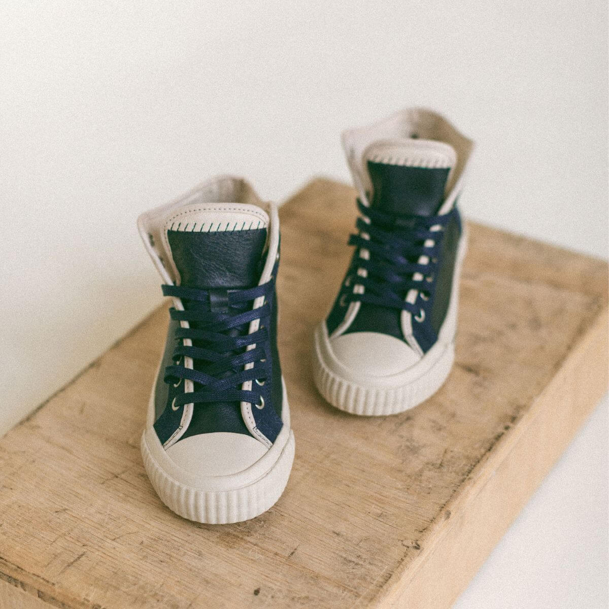 Center Vintage High-Top Navy/Antique White - Image 9