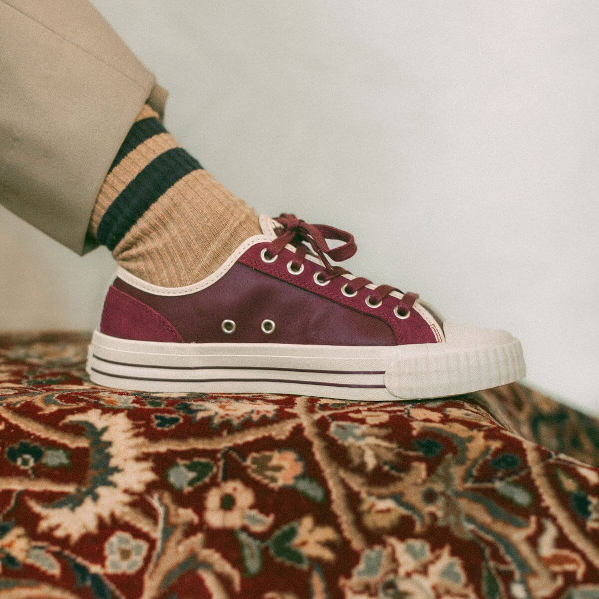 Center Vintage Low-Top Burgundy/Antique White - Image 9