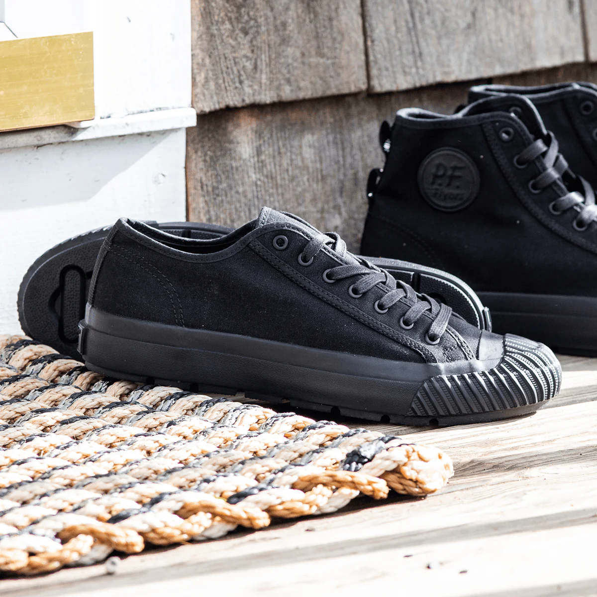 Grounder Low-Top Triple Black - Image 4