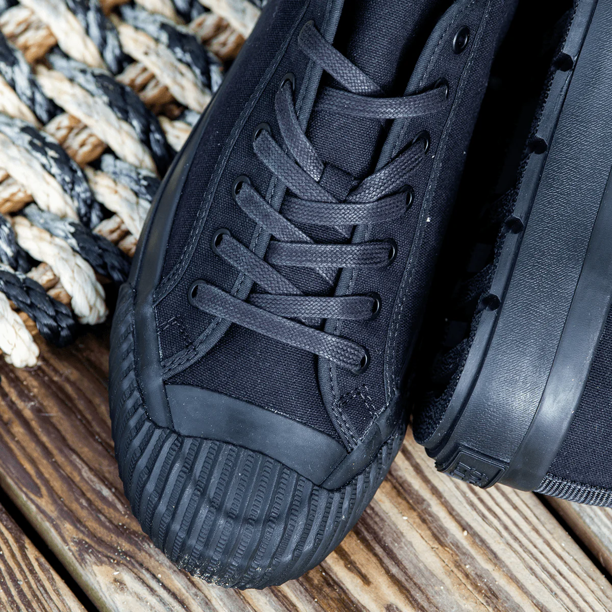 Grounder Low-Top Triple Black - Image 8
