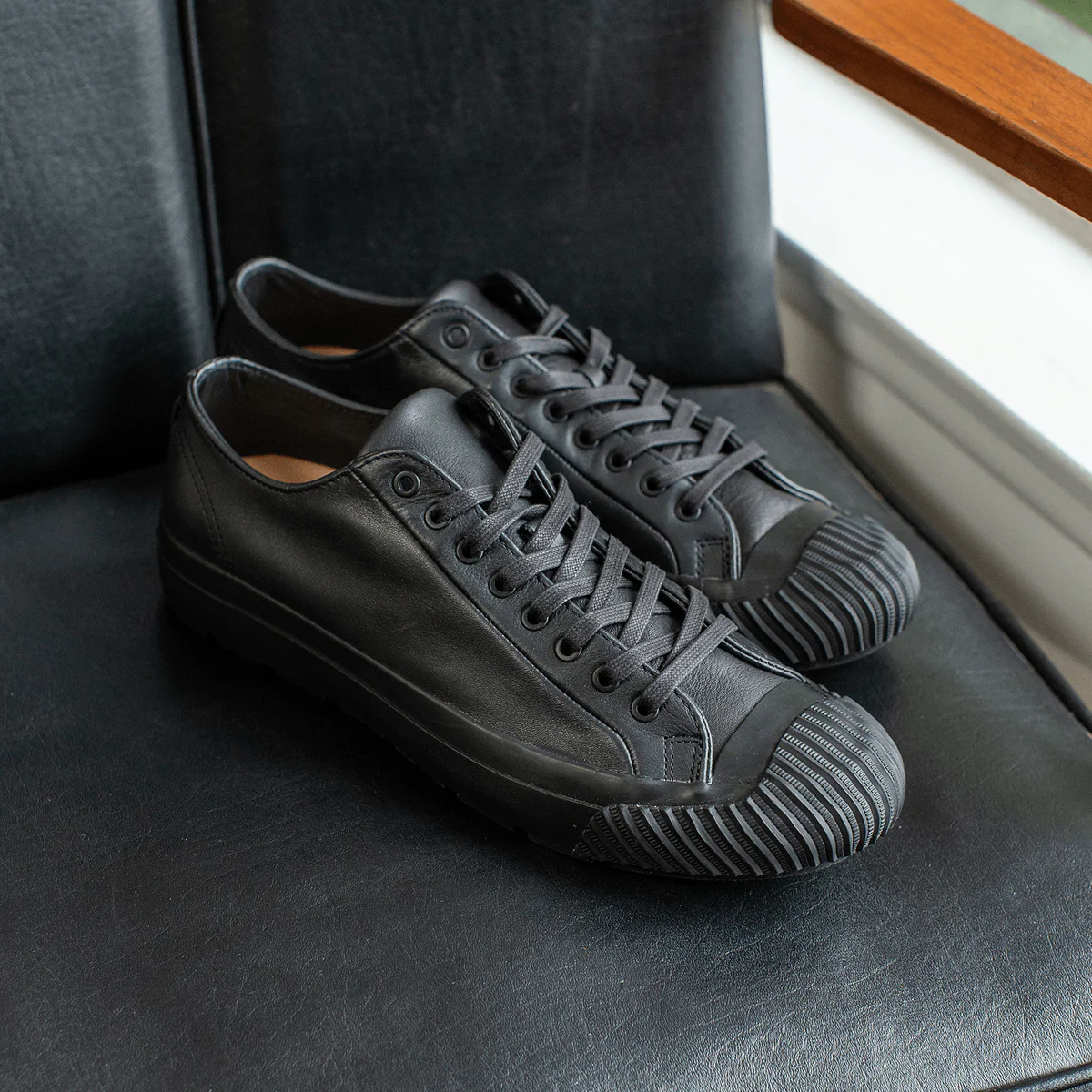 Grounder Luxe Low-Top Black/Black - Image 3