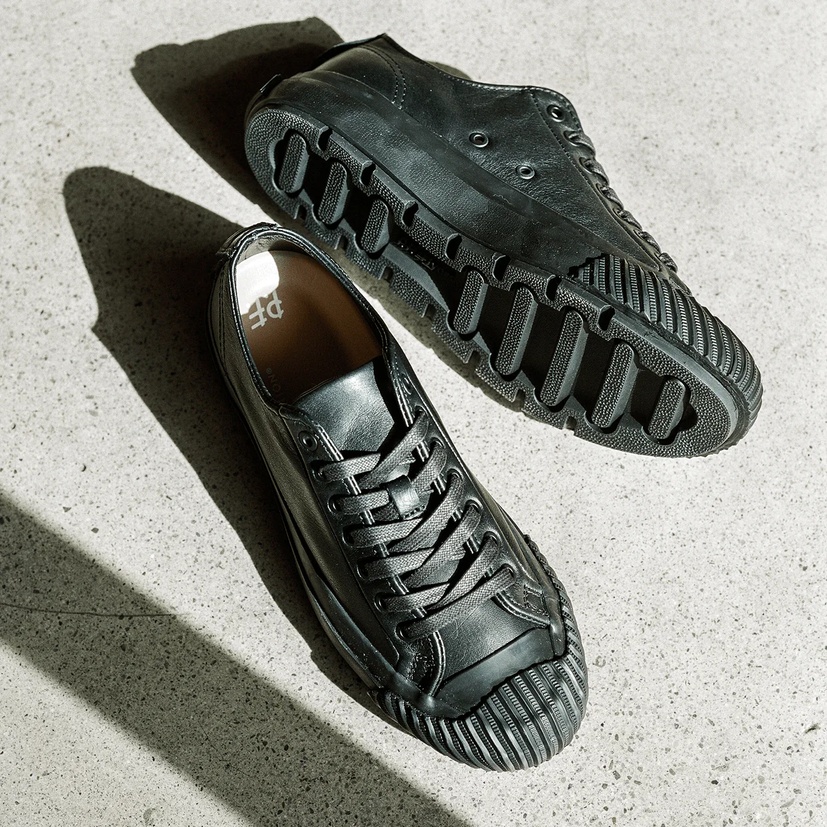 Grounder Luxe Low-Top Black/Black - Image 4